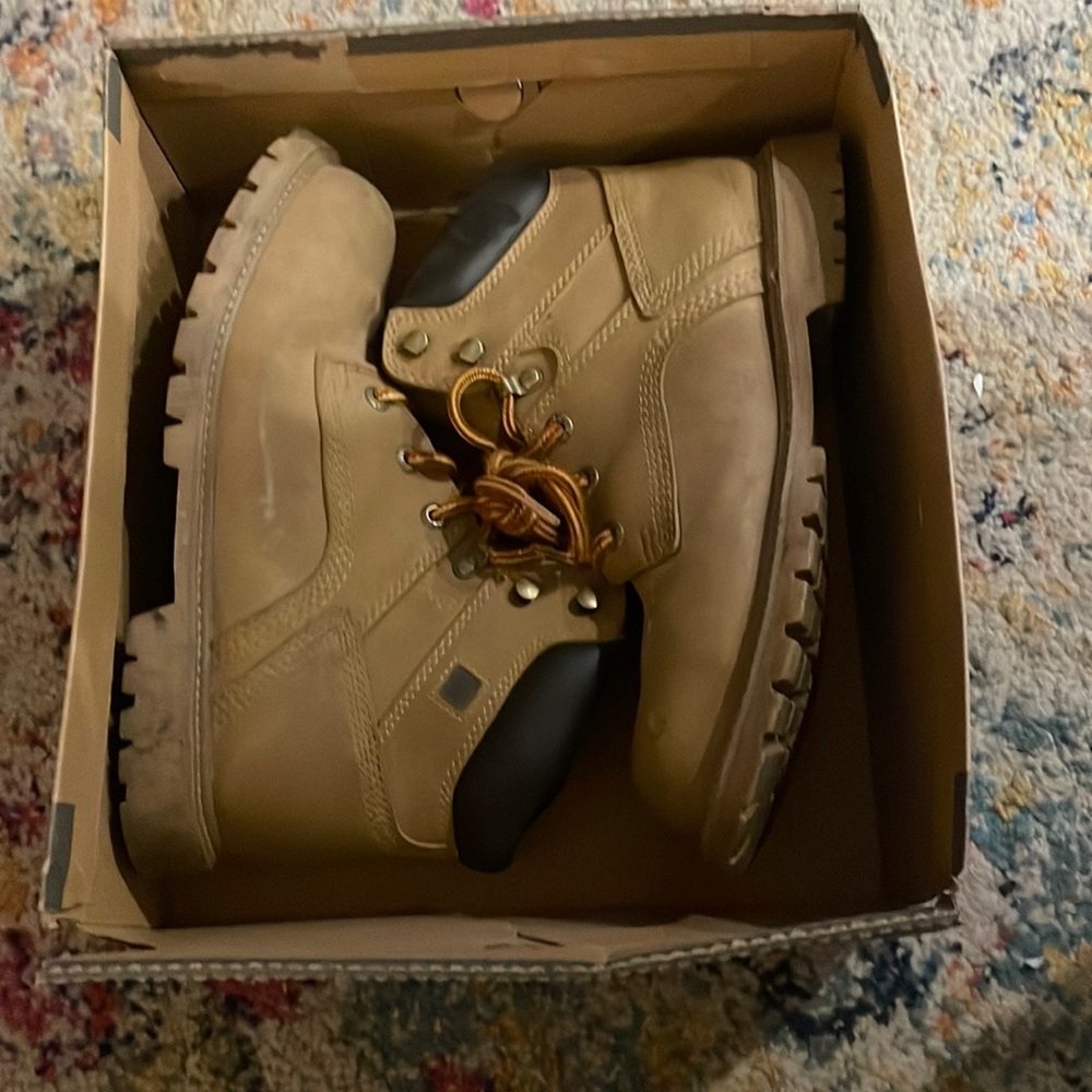 Rugged Outback work boots. Men’s 9.5. Used. Has light wear